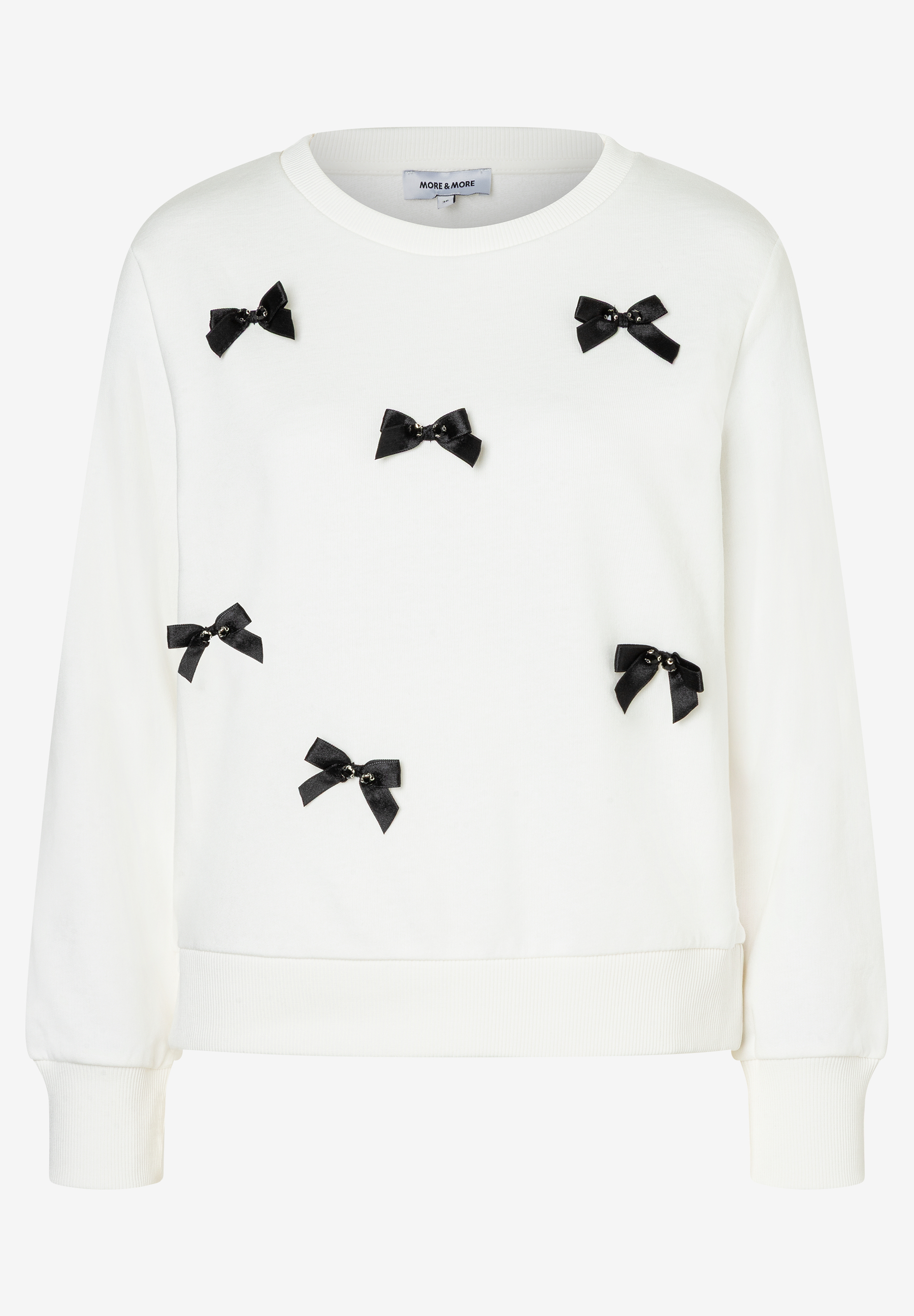 Ein Sweatshirt von MORE & MORE in Weiß mit schwarzen Schleifen. Ein Sweatshirt von MORE & MORE in Weiß mit schwarzen Schleifen.