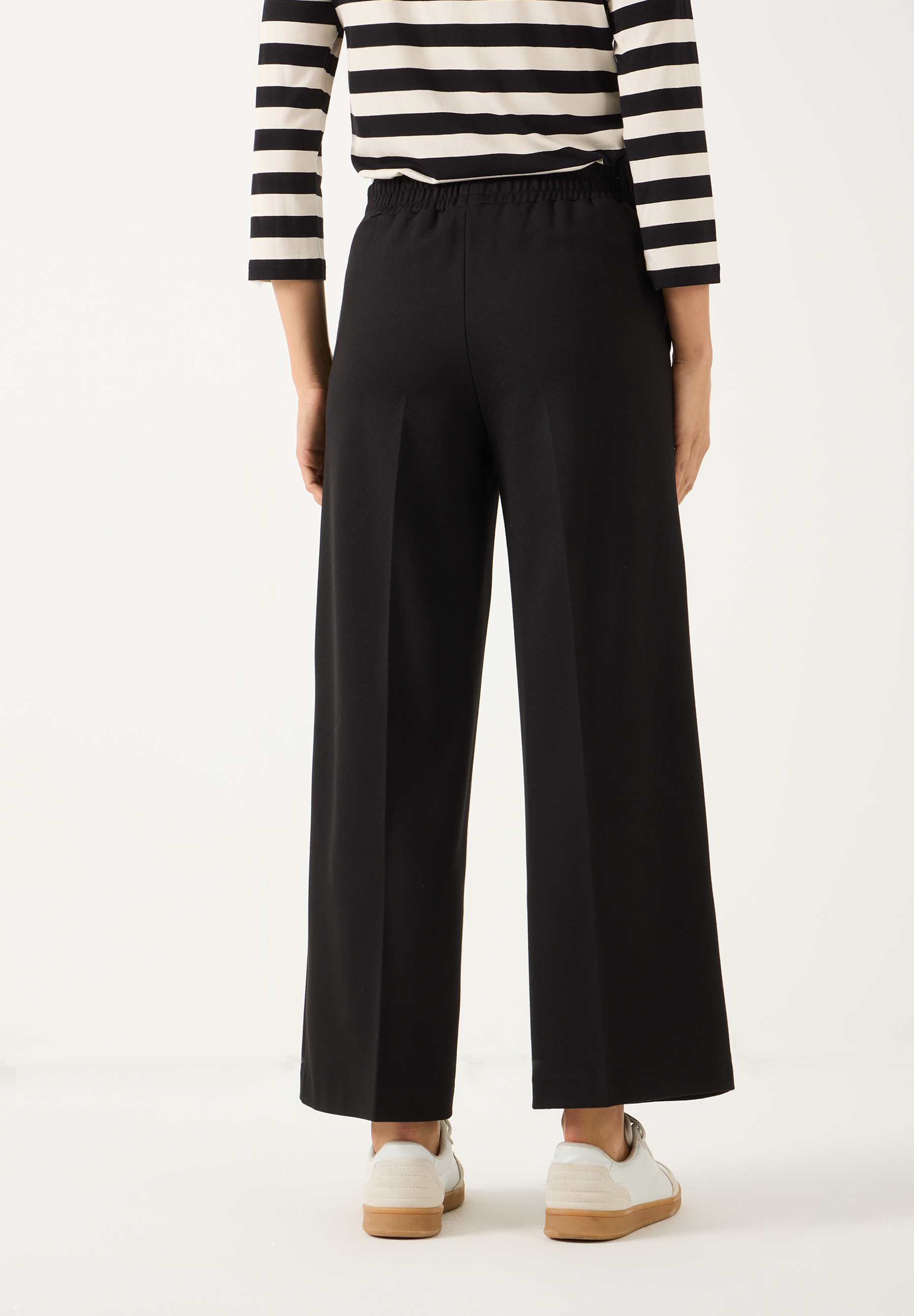 MORE & MORE schwarze Jersey-Hose, die elastisch und hautfreundlich ist, für hohen Tragekomfort. MORE & MORE schwarze Jersey-Hose, die elastisch und hautfreundlich ist, für hohen Tragekomfort.