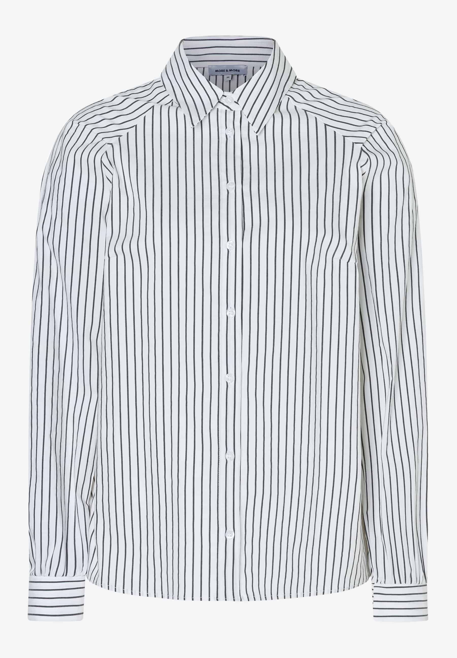 Eine MORE & MORE Bluse mit feinen, dunklen Streifen und langen Ärmeln. Eine MORE & MORE Bluse mit feinen, dunklen Streifen und langen Ärmeln.