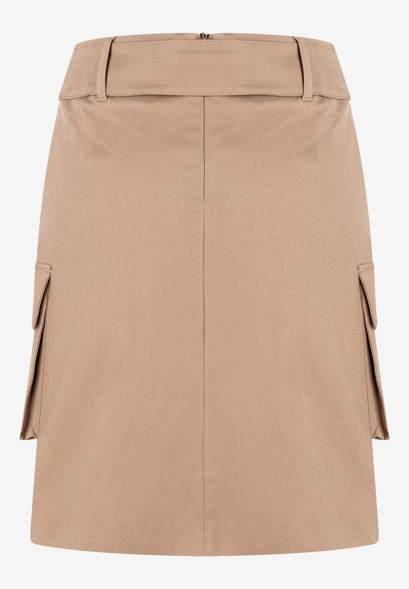 Beige, kurze MORE & MORE Hose aus formstabiler, elastischer Baumwollmischung mit zwei aufgesetzten Taschen. Beige, kurze MORE & MORE Hose aus formstabiler, elastischer Baumwollmischung mit zwei aufgesetzten Taschen.