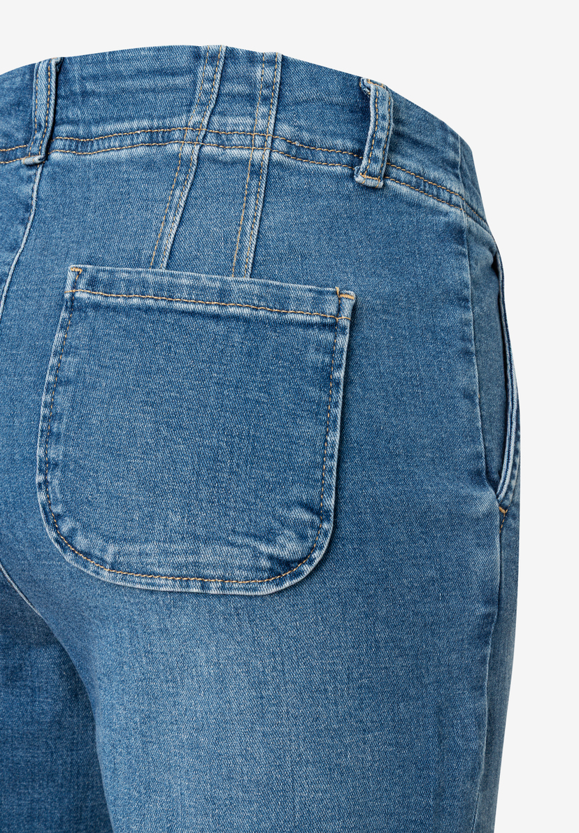 Detailaufnahme der MORE & MORE Jeanshose, Rückseite, mit Gesäßtasche, hellblau, Jeans Detailaufnahme der MORE & MORE Jeanshose, Rückseite, mit Gesäßtasche, hellblau, Jeans