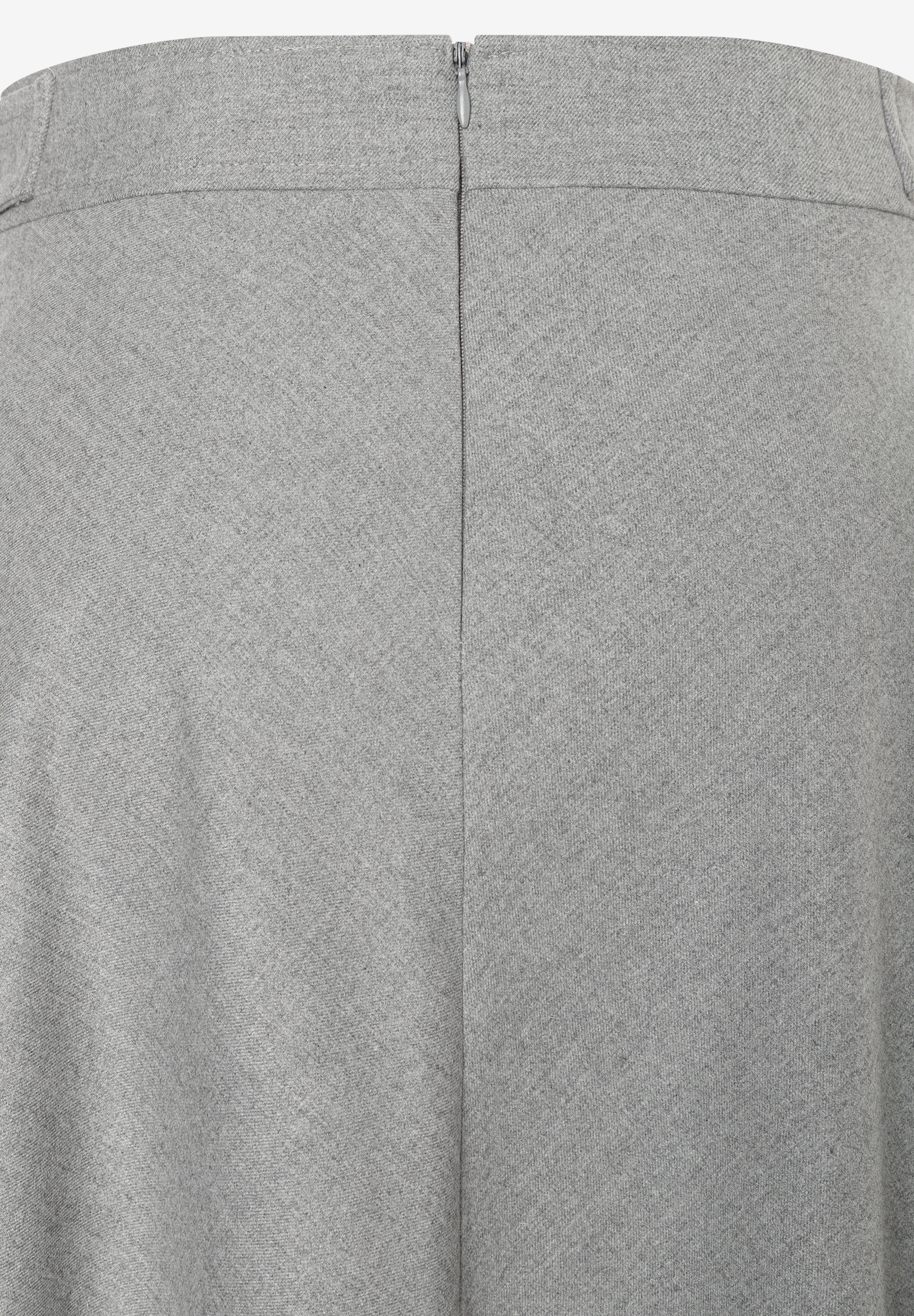 Detailansicht eines grauen MORE & MORE Rocks mit Reißverschluss in der hinteren Mitte. Detailansicht eines grauen MORE & MORE Rocks mit Reißverschluss in der hinteren Mitte.