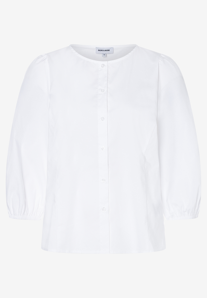 MORE & MORE weiße Bluse mit Rundhalsausschnitt und Knopfleiste. Locker geschnittene 3/4-Ärmel mit Raffungen an den Schultern und Manschetten. MORE & MORE weiße Bluse mit Rundhalsausschnitt und Knopfleiste. Locker geschnittene 3/4-Ärmel mit Raffungen an den Schultern und Manschetten.