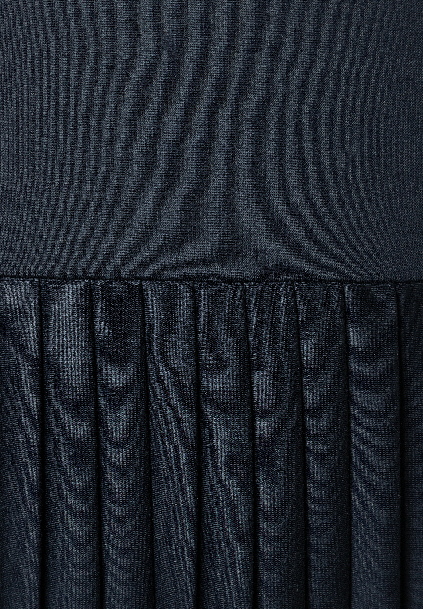 Nahaufnahme MORE & MORE Oberteil aus Jersey mit Falten Nahaufnahme MORE & MORE Oberteil aus Jersey mit Falten