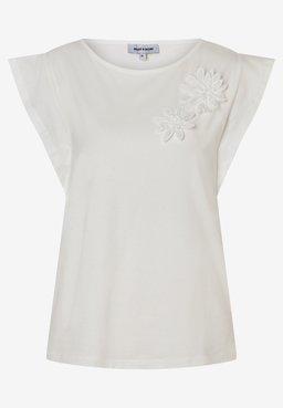 Ein weißes MORE & MORE T-Shirt mit aufgenähten Blumen. 