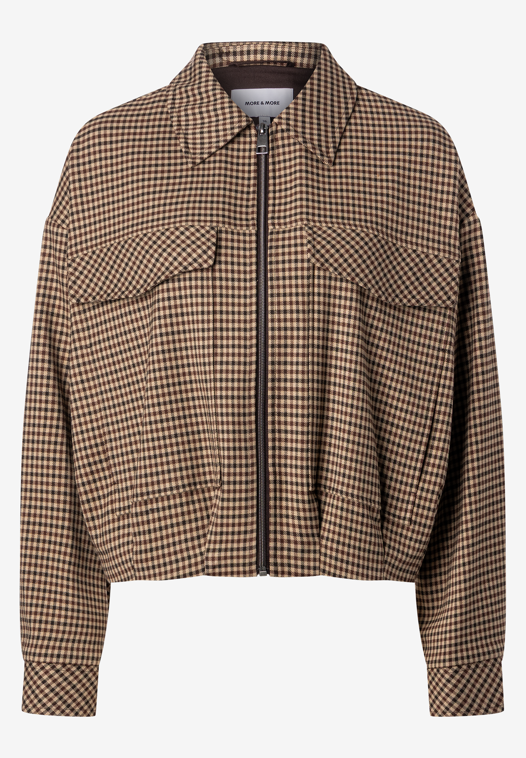 MORE & MORE Kurz-Blazer im braunen Hahnentrittmuster. Die kastige Jacke hat eine silberne Reißverschlussleiste und zwei Brusttaschen.