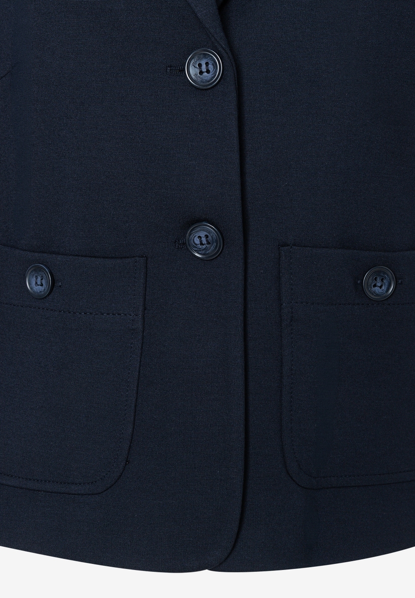 MORE & MORE marineblauer Jersey-Blazer mit drei Knöpfen, zwei aufgesetzten Taschen mit Knöpfen, aus Jersey, eng anliegend. MORE & MORE marineblauer Jersey-Blazer mit drei Knöpfen, zwei aufgesetzten Taschen mit Knöpfen, aus Jersey, eng anliegend.