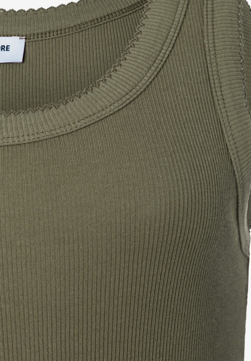 MORE & MORE geripptes Tanktop in Olivgrün, elastisch & hautfreundlich, mit label im Ausschnitt, angenehmer Tragekomfort MORE & MORE geripptes Tanktop in Olivgrün, elastisch & hautfreundlich, mit label im Ausschnitt, angenehmer Tragekomfort