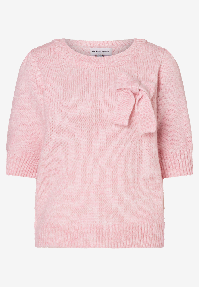 Ein MORE & MORE Oberteil aus Strick, in Rosa, mit Schleife auf der Brust. Ein MORE & MORE Oberteil aus Strick, in Rosa, mit Schleife auf der Brust.