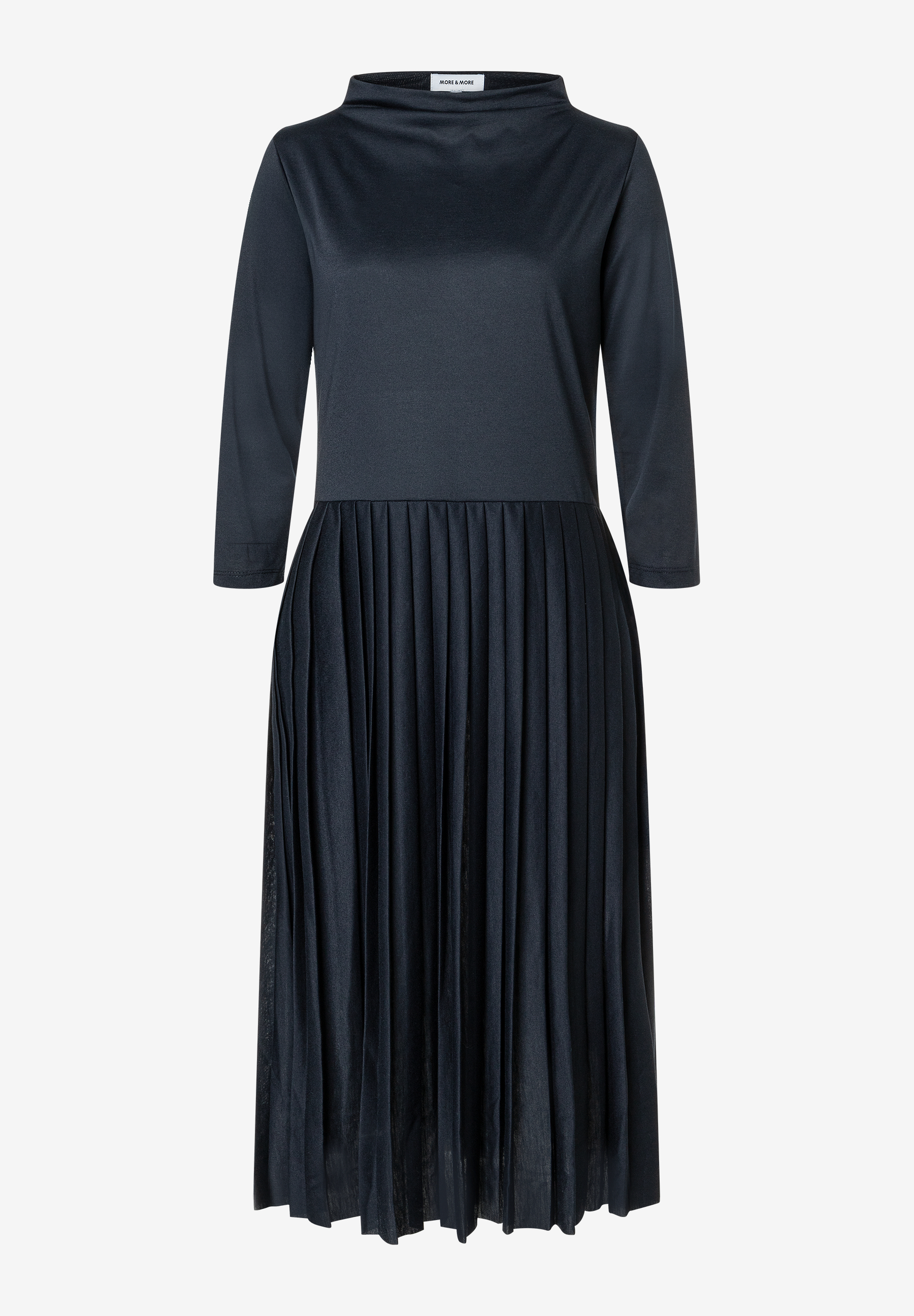 Ein dunkelblaues, knielanges Jersey-Kleid von MORE & MORE mit langen Ärmeln und einem plissierten Rock. Ein dunkelblaues, knielanges Jersey-Kleid von MORE & MORE mit langen Ärmeln und einem plissierten Rock.