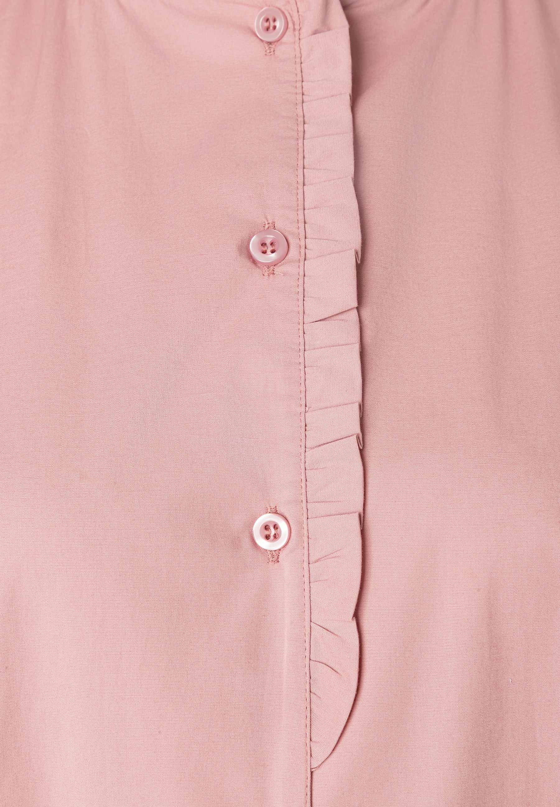 MORE & MORE Bluse: Eine rosafarbene Bluse mit Rüschenverzierung und Knöpfen aus Baumwollmischung für angenehmen Tragekomfort. MORE & MORE Bluse: Eine rosafarbene Bluse mit Rüschenverzierung und Knöpfen aus Baumwollmischung für angenehmen Tragekomfort.