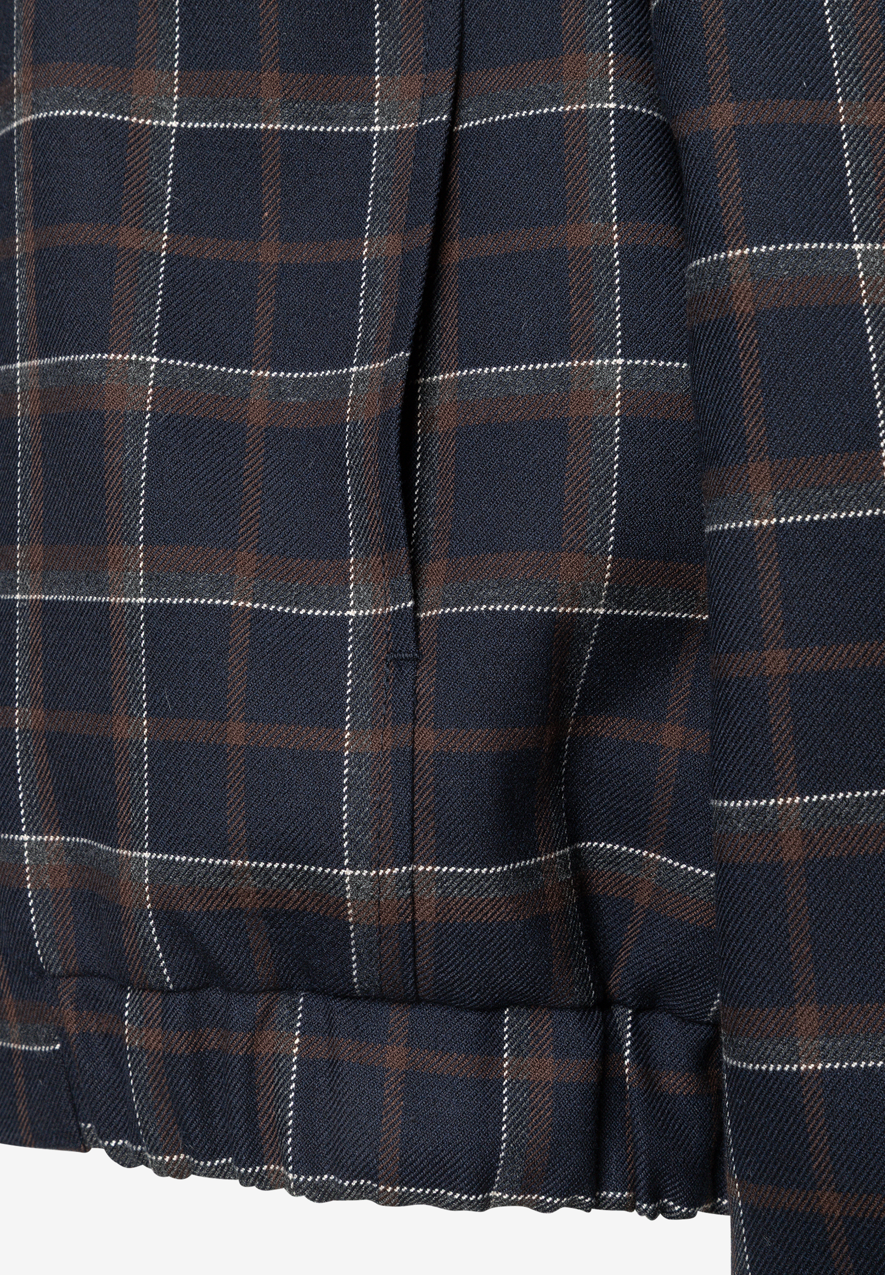 MORE & MORE Damen-Blazer in Dunkelblau mit kariertem Muster, braunen und weißen Akzenten sowie elastischem Saum.
