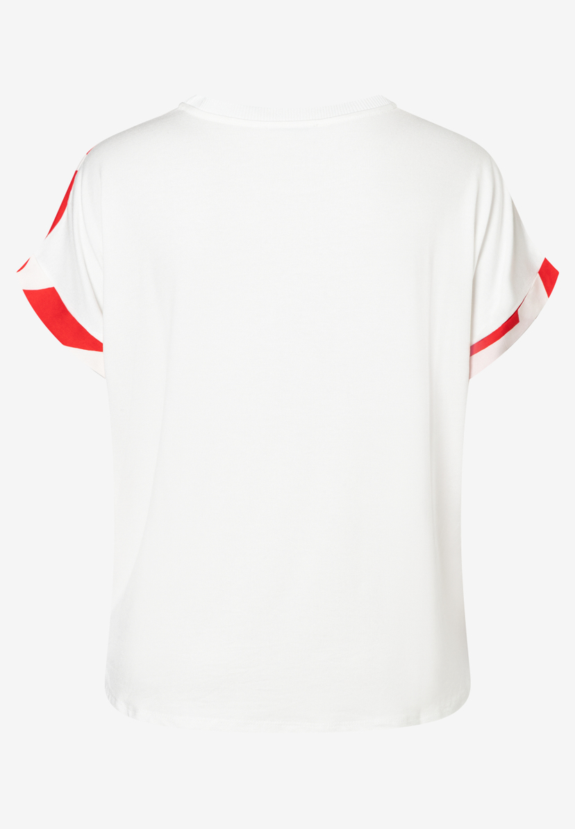 Ein weißes MORE & MORE T-Shirt mit roten Akzenten an den Ärmeln, Jersey und fließendem Material für angenehmen Tragekomfort. Ein weißes MORE & MORE T-Shirt mit roten Akzenten an den Ärmeln, Jersey und fließendem Material für angenehmen Tragekomfort.