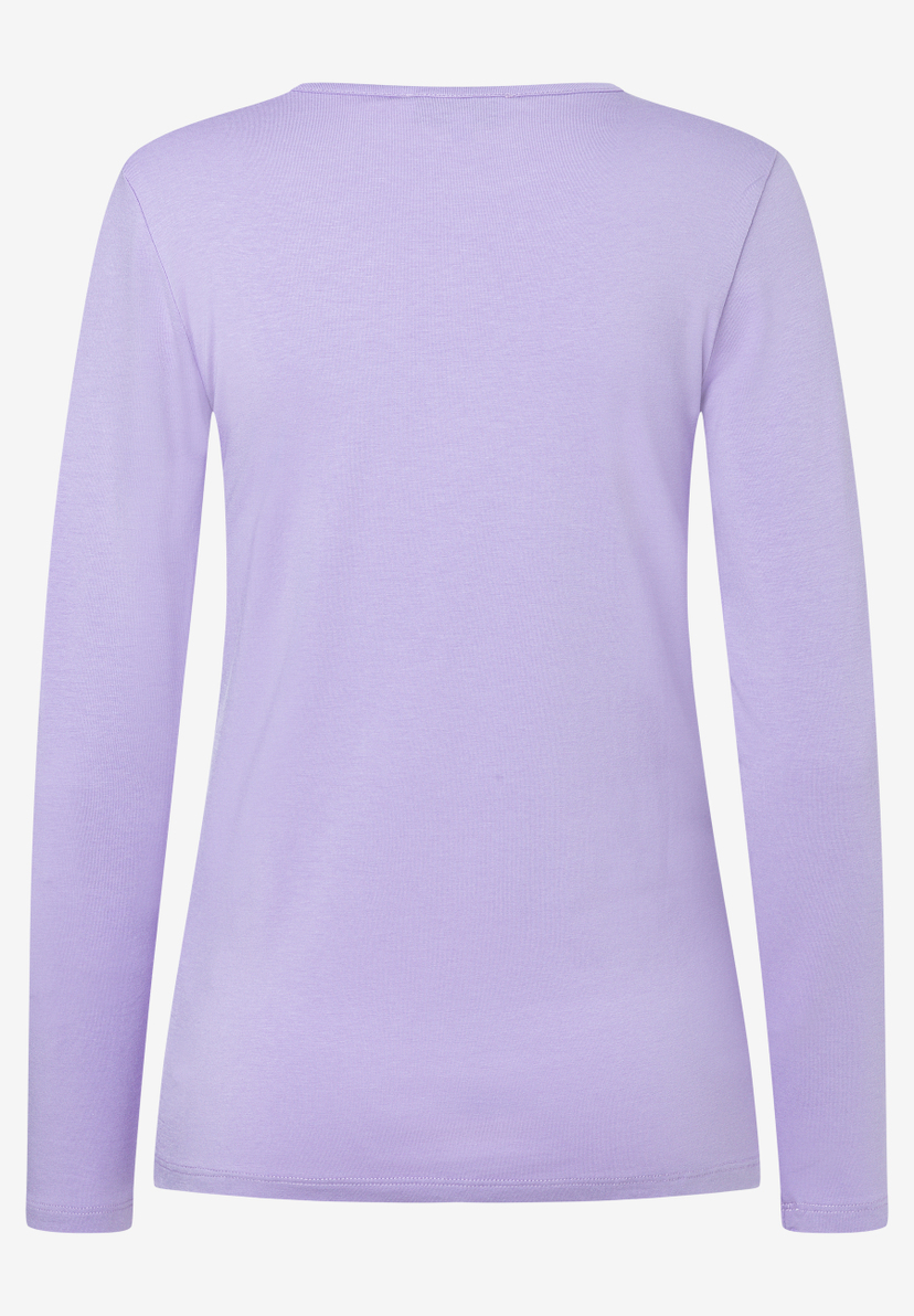 MORE & MORE lila Langarmshirt mit V-Ausschnitt, glattem Stoff und doppelten Nähten. MORE & MORE lila Langarmshirt mit V-Ausschnitt, glattem Stoff und doppelten Nähten.