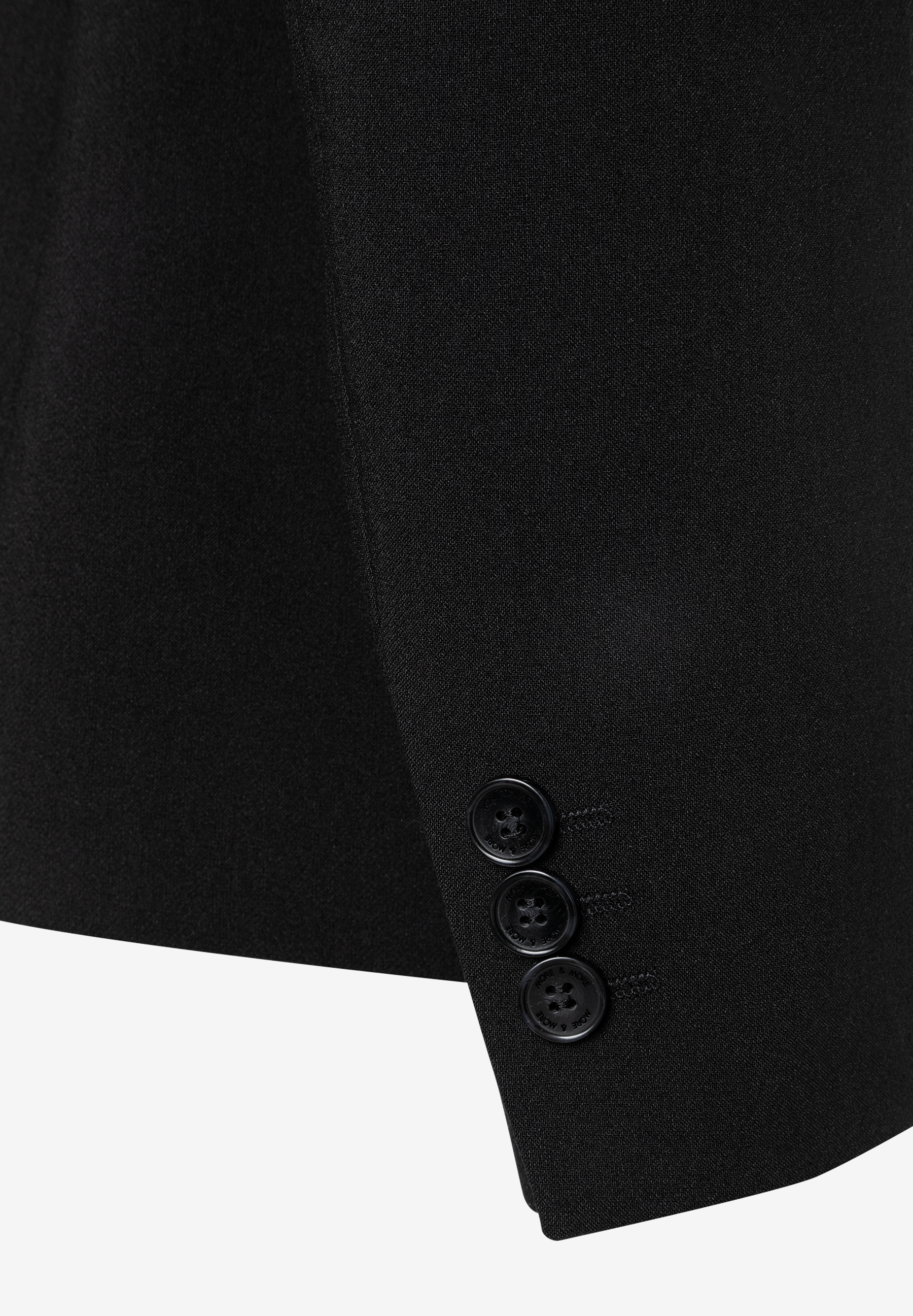 MORE & MORE Damen Blazer, Detailansicht des Ärmels mit drei schwarzen Knöpfen mit Markenlogo.