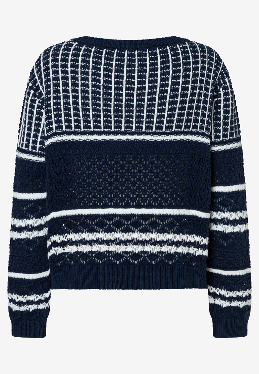 Ein Strick-Pullover von MORE & MORE mit blau-weißem Muster und angenehmem Tragekomfort. Ein Strick-Pullover von MORE & MORE mit blau-weißem Muster und angenehmem Tragekomfort.