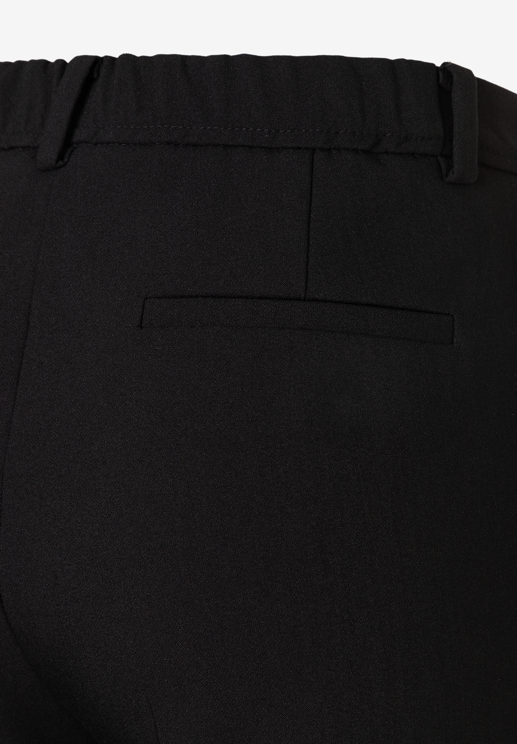 MORE & MORE schwarze Hose mit Gummibund und Gesäßtasche.