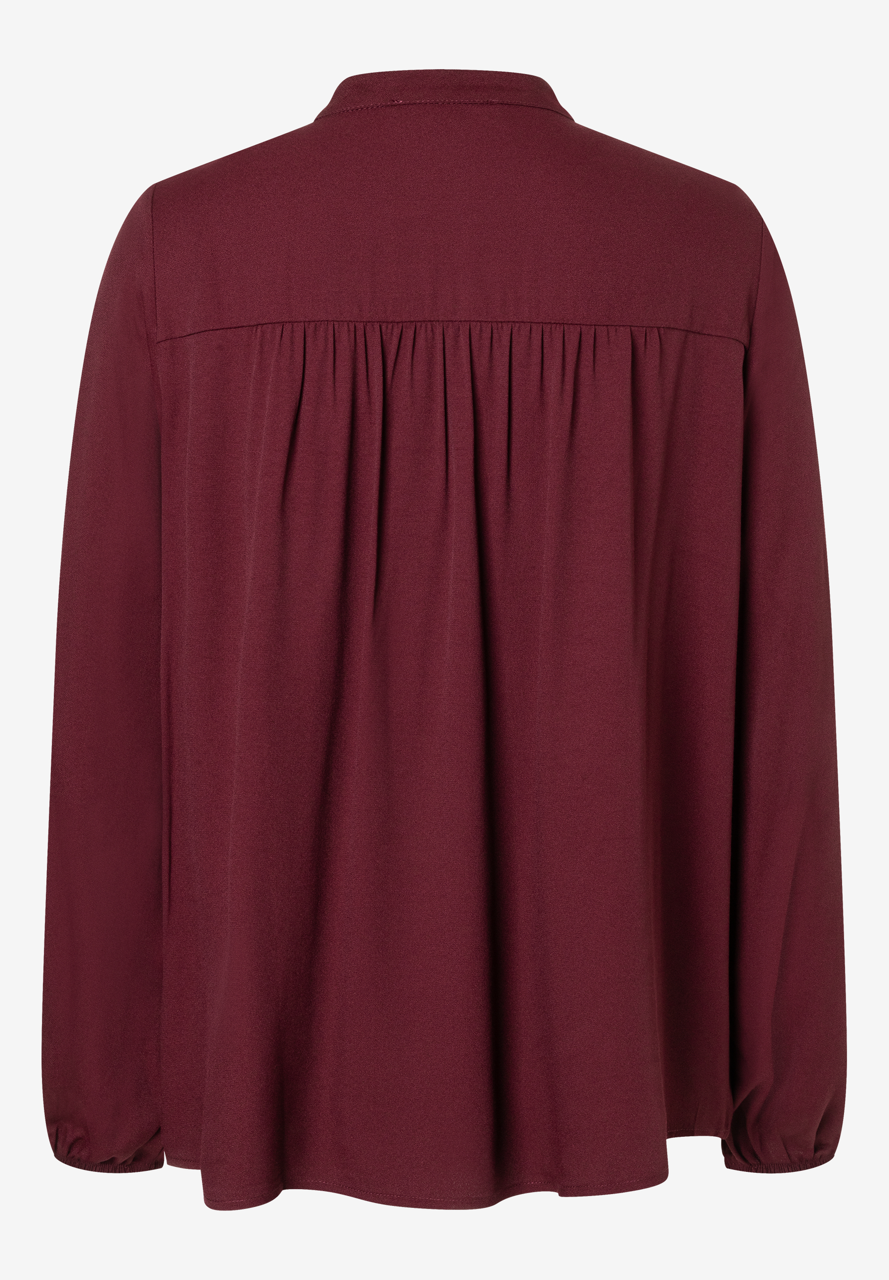 MORE & MORE Bluse in Bordeauxrot. Locker geschnittene Bluse mit Stehkragen und langen Ärmeln. Hinten sind feine Falten am oberen Rücken sichtbar.