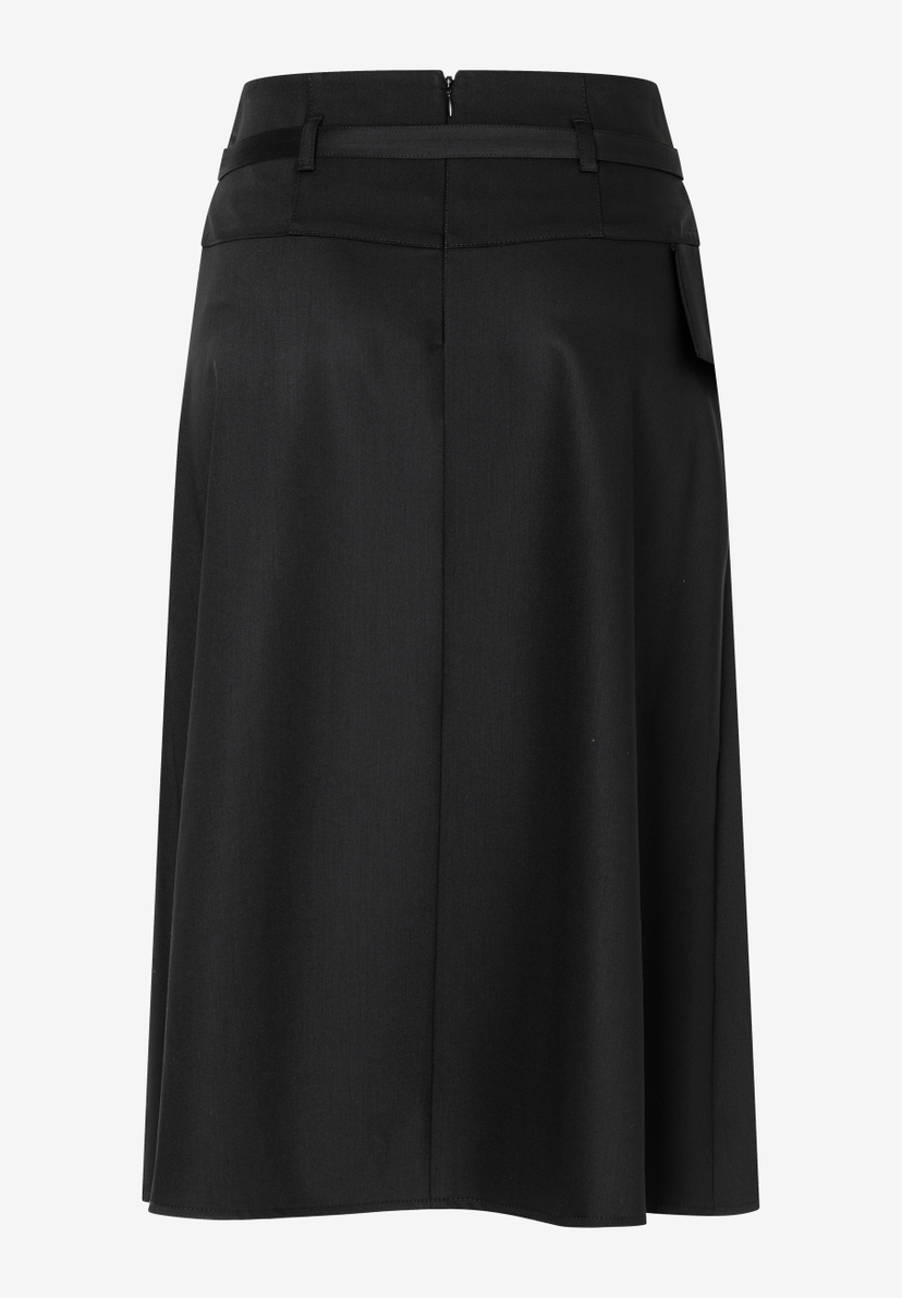 Ein schwarzer Rock der Marke MORE & MORE, gewebt und mit bequemem, elastischem Tragekomfort. Ein schwarzer Rock der Marke MORE & MORE, gewebt und mit bequemem, elastischem Tragekomfort.