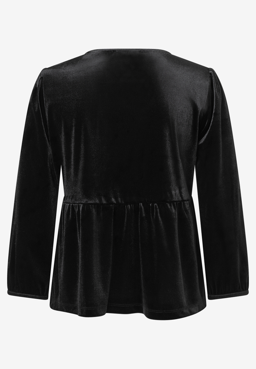 Rückansicht eines schwarzen Samtoberteils von MORE & MORE mit langen Ärmeln und elastischem Tragekomfort. Rückansicht eines schwarzen Samtoberteils von MORE & MORE mit langen Ärmeln und elastischem Tragekomfort.