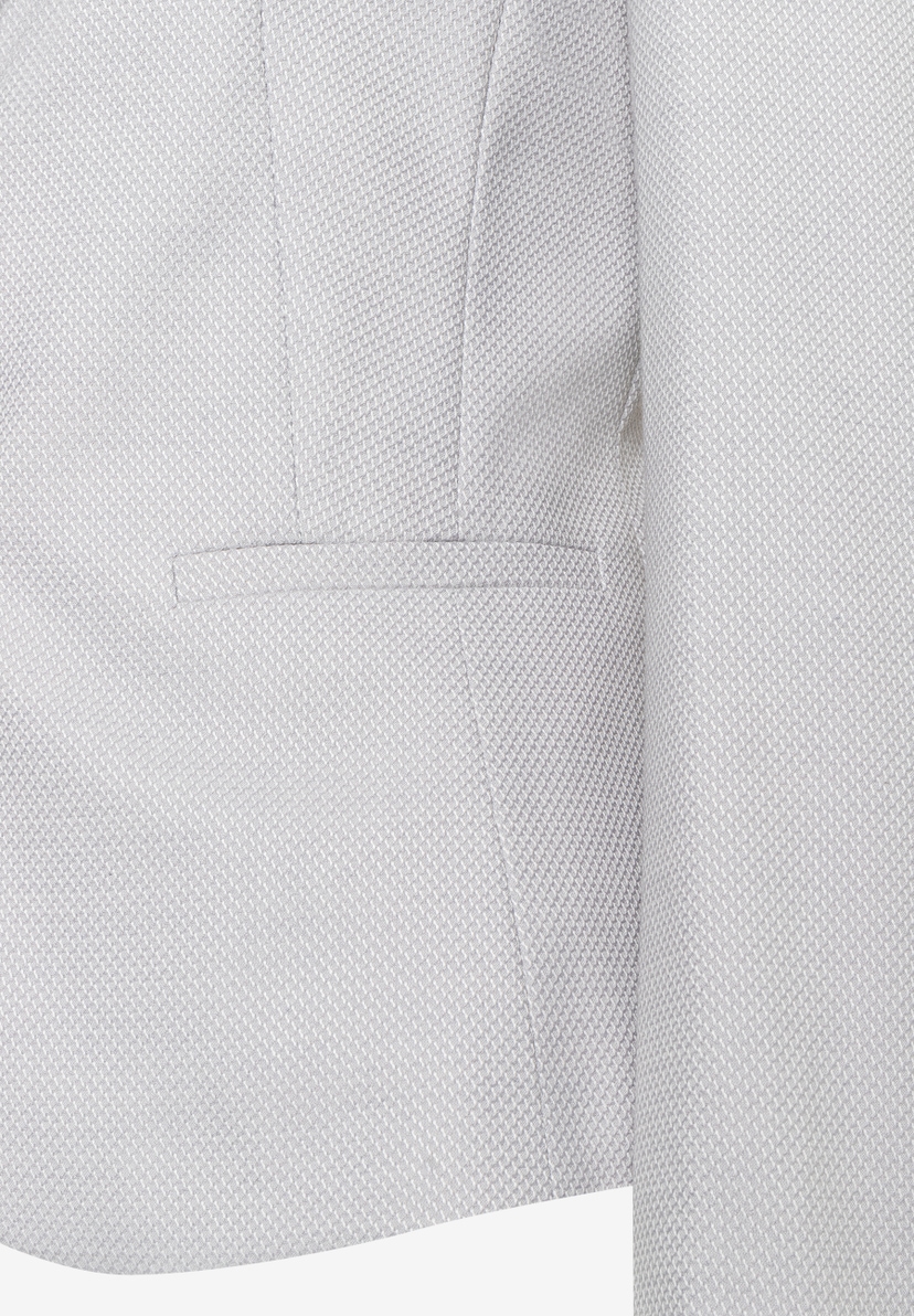 Detailansicht eines MORE & MORE Blazers mit Piqué- und Stretch-Materialkonstruktion. Detailansicht eines MORE & MORE Blazers mit Piqué- und Stretch-Materialkonstruktion.