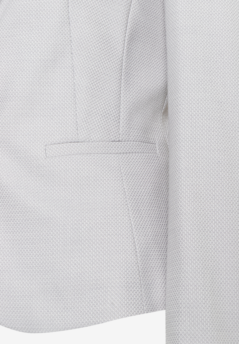 Detailansicht eines MORE & MORE Blazers mit Piqué- und Stretch-Materialkonstruktion. Detailansicht eines MORE & MORE Blazers mit Piqué- und Stretch-Materialkonstruktion.