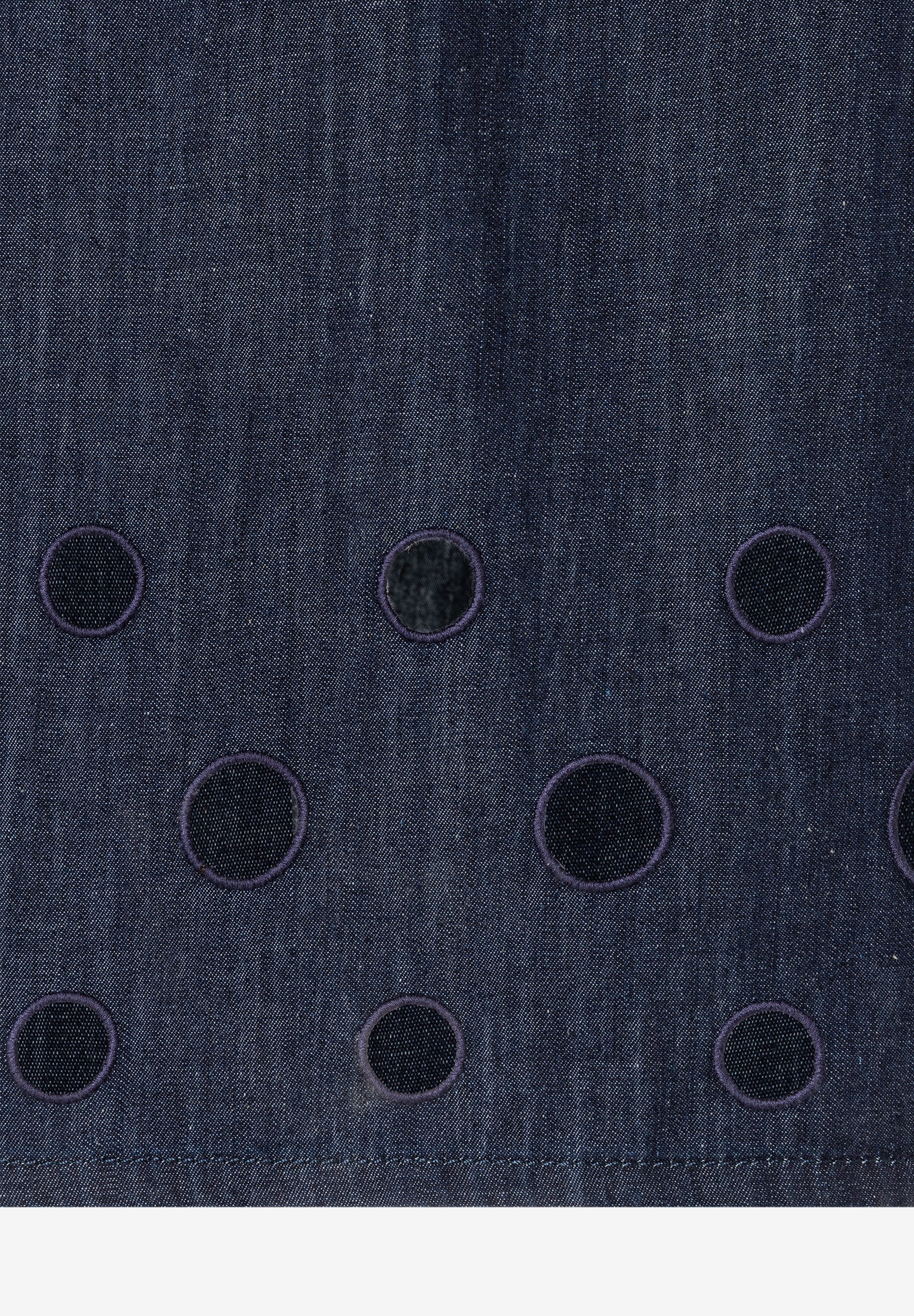 MORE & MORE Jeansrock: Dunkelblauer Denim-Stoff mit kreisförmigen Stickereien und Löchern MORE & MORE Jeansrock: Dunkelblauer Denim-Stoff mit kreisförmigen Stickereien und Löchern