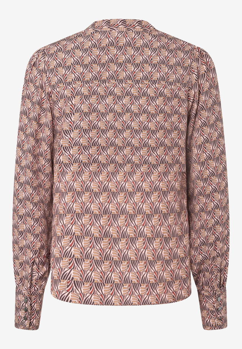 MORE & MORE Damenbluse mit Blättermuster in Braun, Beige & Rot auf rosa Grund, Rückansicht.