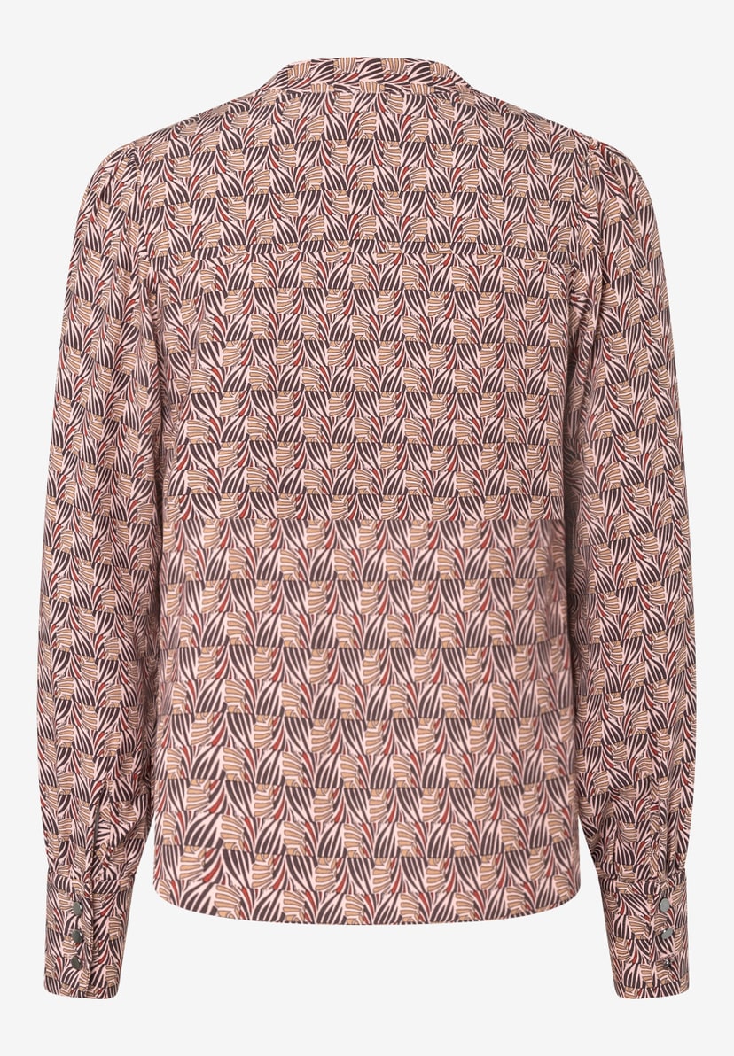 MORE & MORE Viskose-Bluse mit Retro-Blättermuster in Braun- und Rottönen auf hellem Grund, lockerer Schnitt, Rückansicht. MORE & MORE Viskose-Bluse mit Retro-Blättermuster in Braun- und Rottönen auf hellem Grund, lockerer Schnitt, Rückansicht.