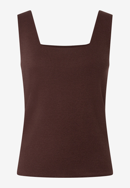 Ein MORE & MORE Top in Rippstrick mit eckigem Ausschnitt.