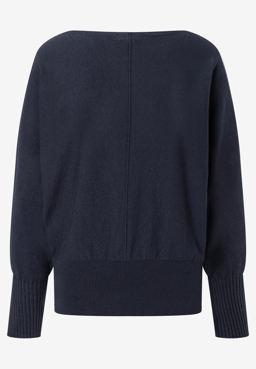 MORE & MORE Feinstrick-Pullover in Marineblau, hautfreundlich und weich, mit elegantem U-Boot-Ausschnitt. MORE & MORE Feinstrick-Pullover in Marineblau, hautfreundlich und weich, mit elegantem U-Boot-Ausschnitt.