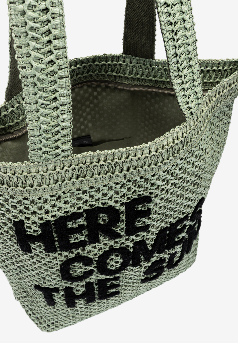 MORE & MORE Shopper, hellgrün, Bast-Optik, breite Henkel, gestickter Schriftzug „HERE COMES THE...“. MORE & MORE Shopper, hellgrün, Bast-Optik, breite Henkel, gestickter Schriftzug „HERE COMES THE...“.