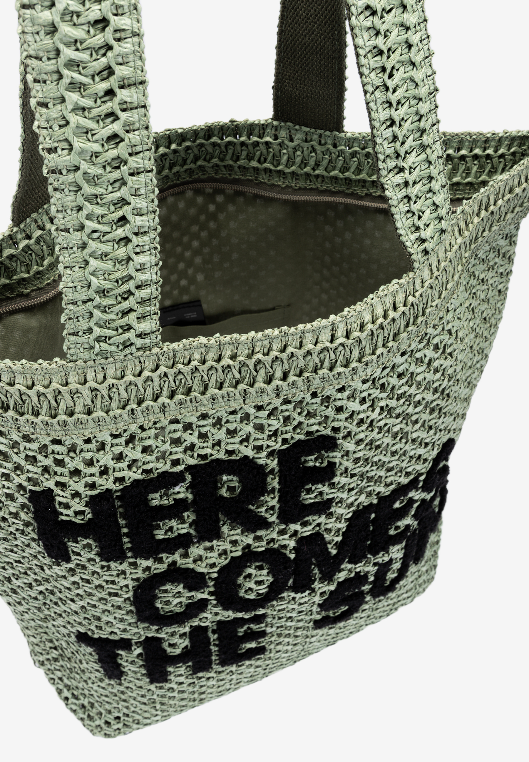 MORE & MORE Shopper, hellgrün, Bast-Optik, breite Henkel, gestickter Schriftzug „HERE COMES THE...“. MORE & MORE Shopper, hellgrün, Bast-Optik, breite Henkel, gestickter Schriftzug „HERE COMES THE...“.