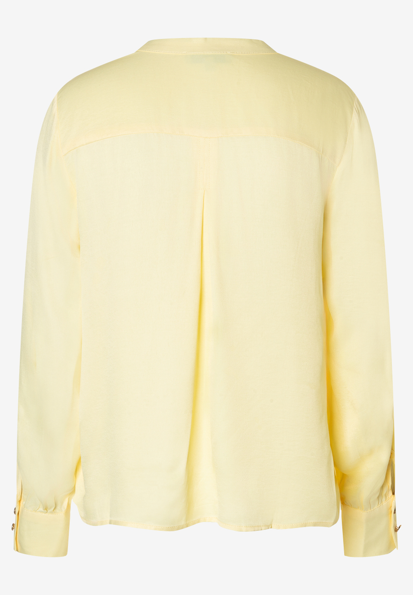 Die Rückansicht einer gelben MORE & MORE Bluse aus Satin mit langen Ärmeln. Die Rückansicht einer gelben MORE & MORE Bluse aus Satin mit langen Ärmeln.