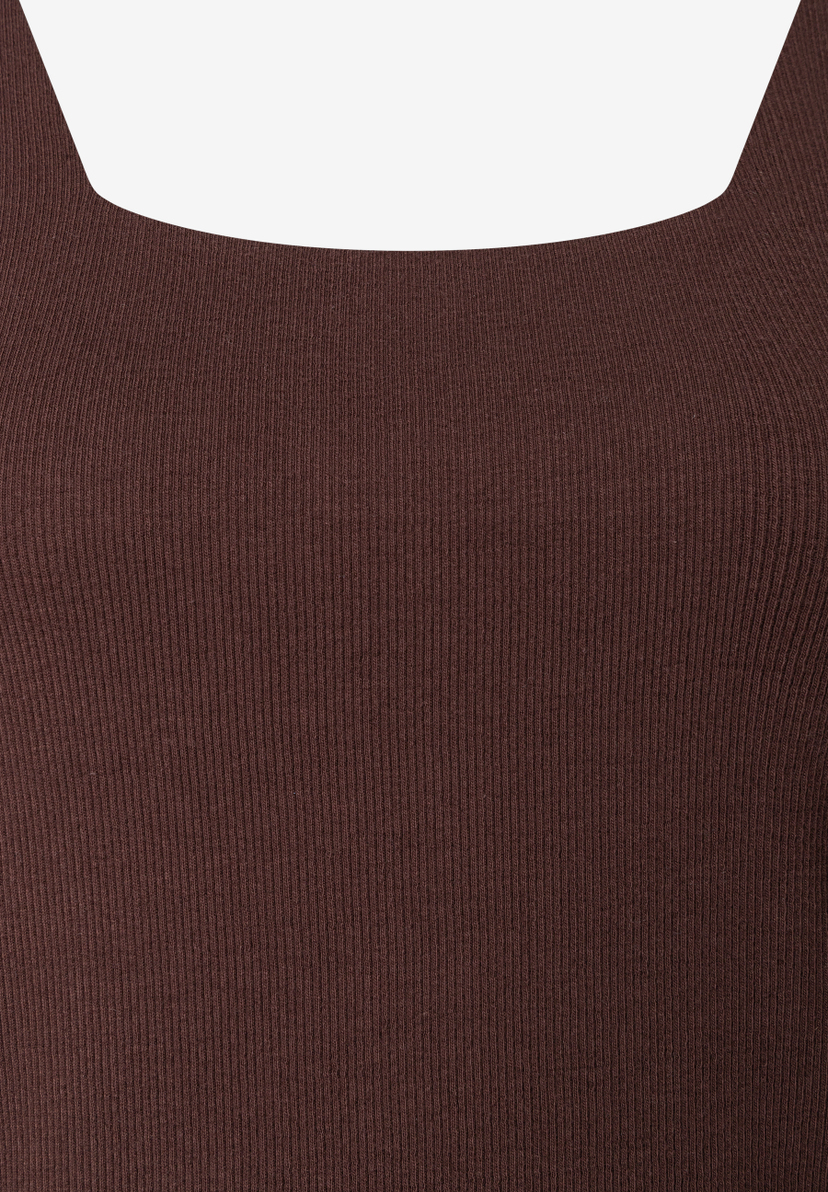 MORE & MORE Rippstrick-Top aus elastischem Jersey. Das Top in Dunkelbraun hat einen eckigen Ausschnitt und ist gerippt. MORE & MORE Rippstrick-Top aus elastischem Jersey. Das Top in Dunkelbraun hat einen eckigen Ausschnitt und ist gerippt.