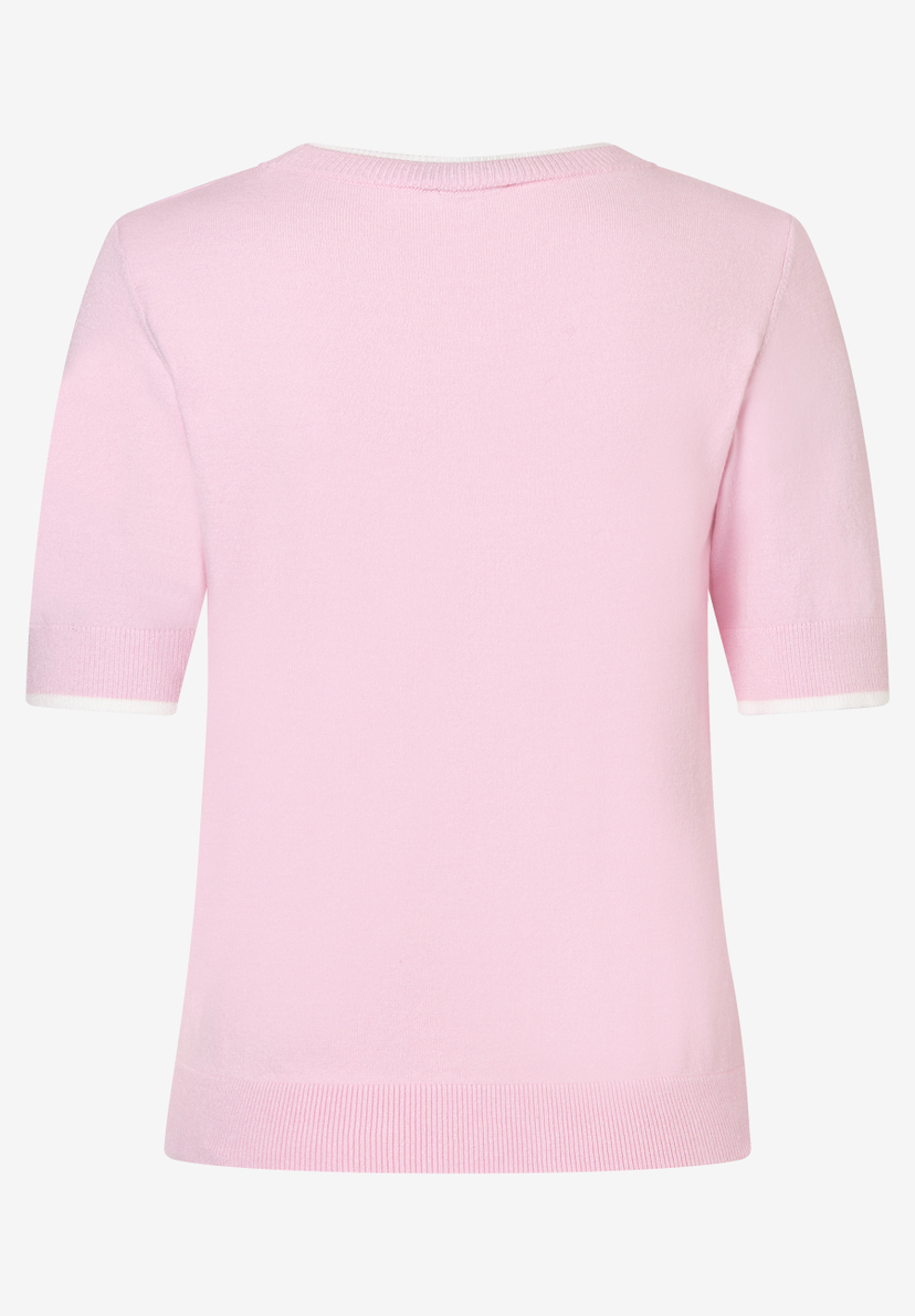 Ein rosafarbener Feinstrick-Pullover von MORE & MORE mit kurzen Ärmeln und weißem Saum. Ein rosafarbener Feinstrick-Pullover von MORE & MORE mit kurzen Ärmeln und weißem Saum.