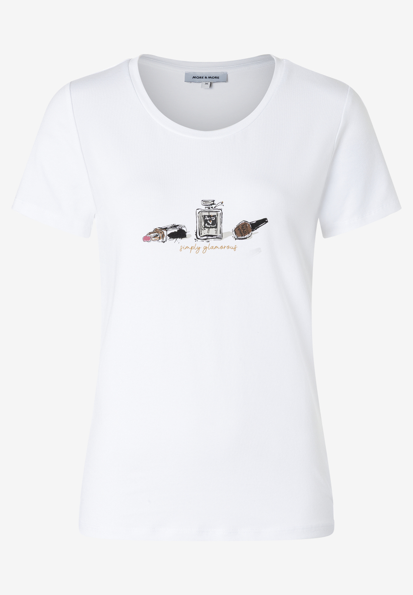 Ein weißes MORE & MORE T-Shirt mit einem Aufdruck von Lippenstift, Parfüm und Nagellack. Ein weißes MORE & MORE T-Shirt mit einem Aufdruck von Lippenstift, Parfüm und Nagellack.