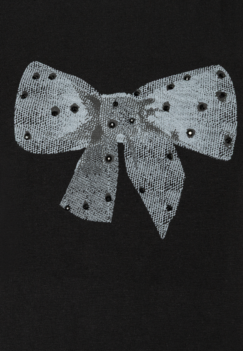 Ein schwarzes MORE & MORE Oberteil mit einer grauen Schleife, die mit schwarzen Ziernieten besetzt ist. Ein schwarzes MORE & MORE Oberteil mit einer grauen Schleife, die mit schwarzen Ziernieten besetzt ist.
