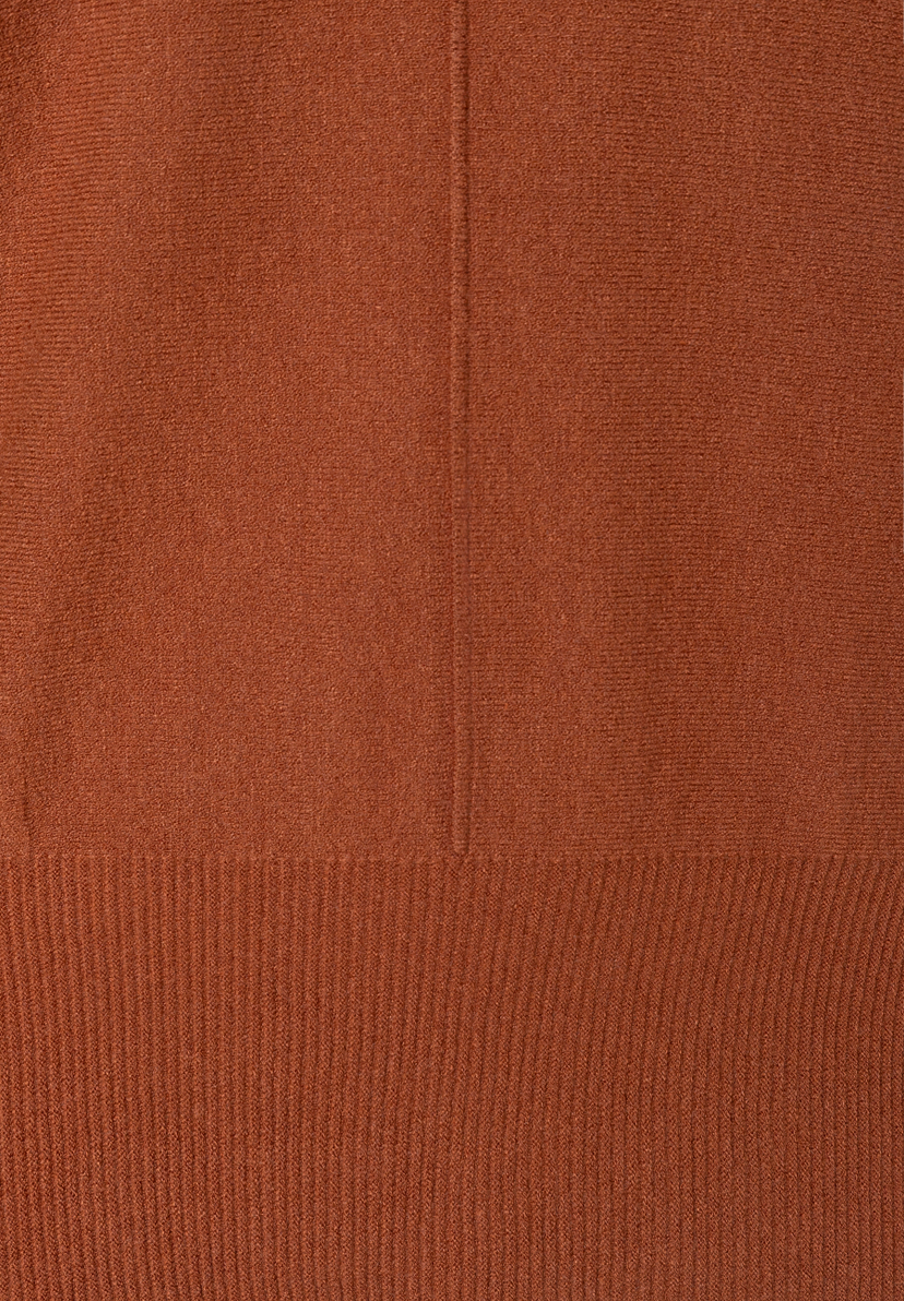 MORE & MORE Feinstrick-Pullover in Rostbraun, Detailaufnahme der weichen, gerippten Textur. Ideal für angenehmen Tragekomfort. MORE & MORE Feinstrick-Pullover in Rostbraun, Detailaufnahme der weichen, gerippten Textur. Ideal für angenehmen Tragekomfort.