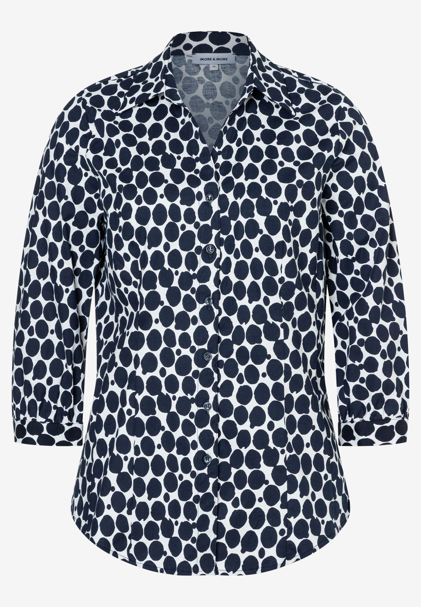 Eine MORE & MORE Bluse mit blau-weißem Punktmuster und Dreiviertelärmeln. Eine MORE & MORE Bluse mit blau-weißem Punktmuster und Dreiviertelärmeln.