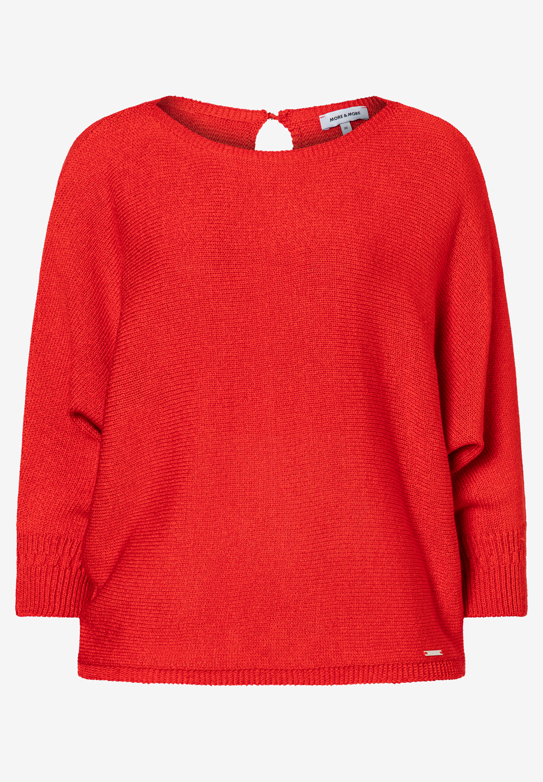 Ein roter Strickpullover von MORE & MORE mit Rundhalsausschnitt und 3/4 Ärmeln. Ein roter Strickpullover von MORE & MORE mit Rundhalsausschnitt und 3/4 Ärmeln.