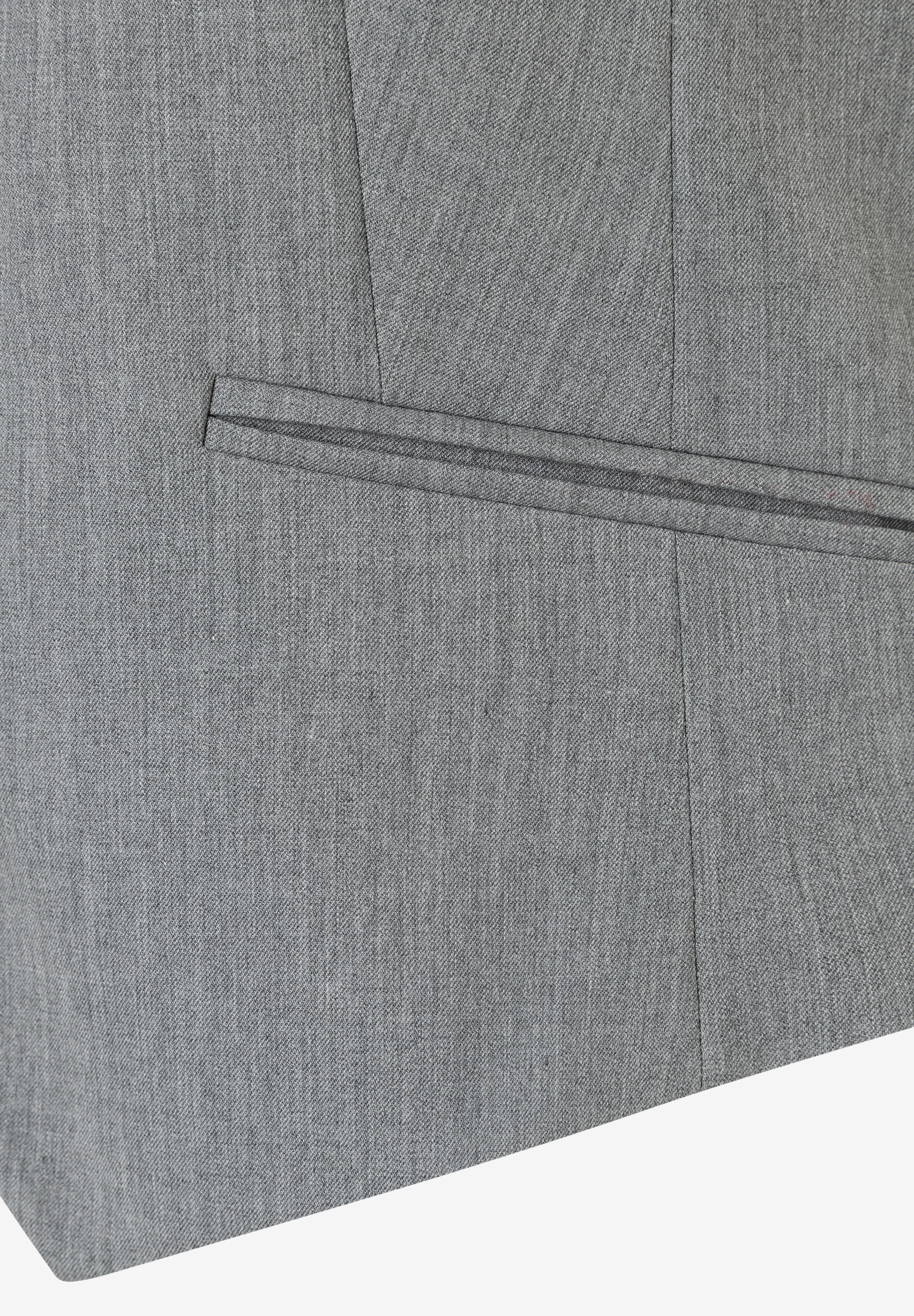Nahaufnahme vom grauen MORE & MORE Blazer mit angedeuteter Tasche. Webware und Viskosemischung bieten Komfort und Elastizität. Nahaufnahme vom grauen MORE & MORE Blazer mit angedeuteter Tasche. Webware und Viskosemischung bieten Komfort und Elastizität.