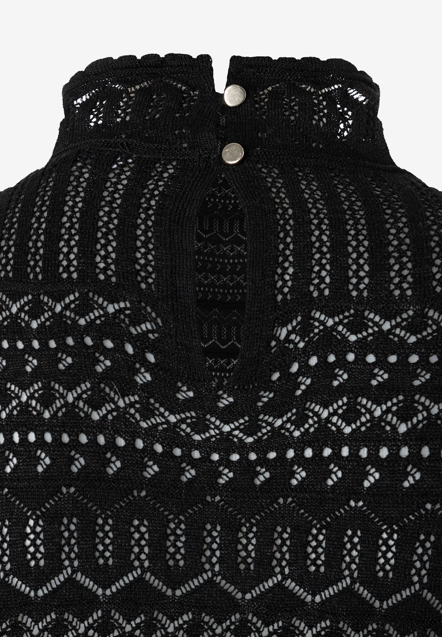 MORE & MORE Pullover: Schwarzer Strickpullover mit Stehkragen und Spitzenmuster. Zwei silberne Knöpfe am Nacken.