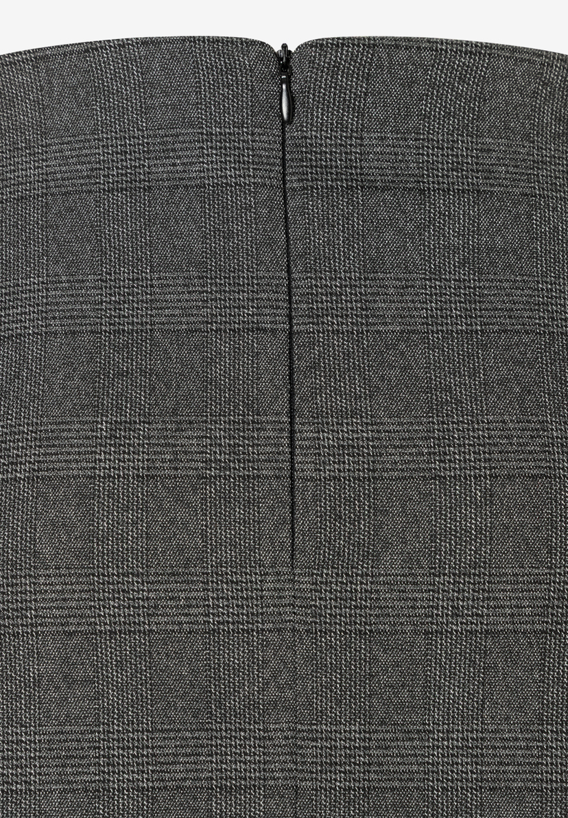 Detailansicht eines MORE & MORE Rocks mit Webware und Reißverschluss. Detailansicht eines MORE & MORE Rocks mit Webware und Reißverschluss.