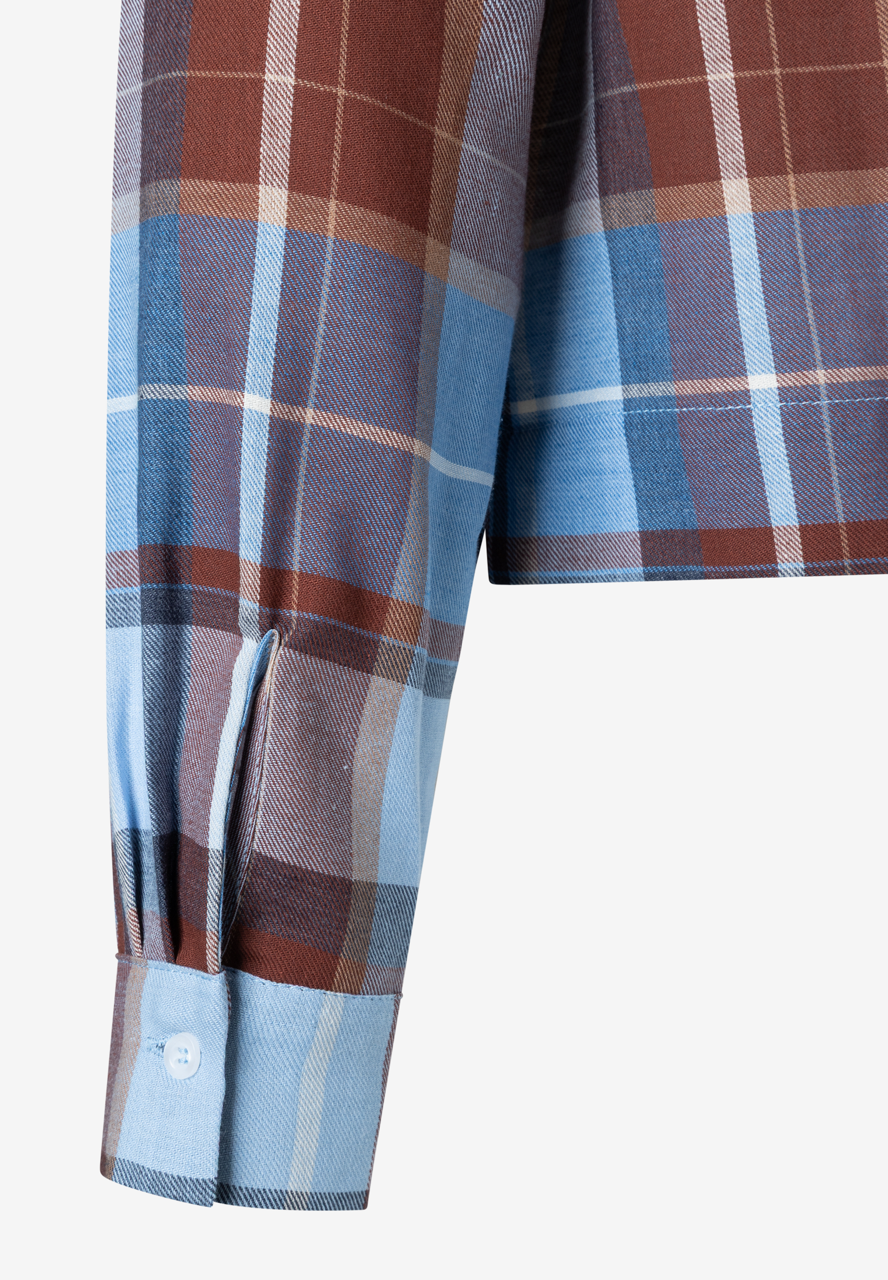 Detailaufnahme Ärmel einer blau-braun karierten MORE & MORE Bluse. Webware mit angenehmem Tragekomfort. Detailaufnahme Ärmel einer blau-braun karierten MORE & MORE Bluse. Webware mit angenehmem Tragekomfort.