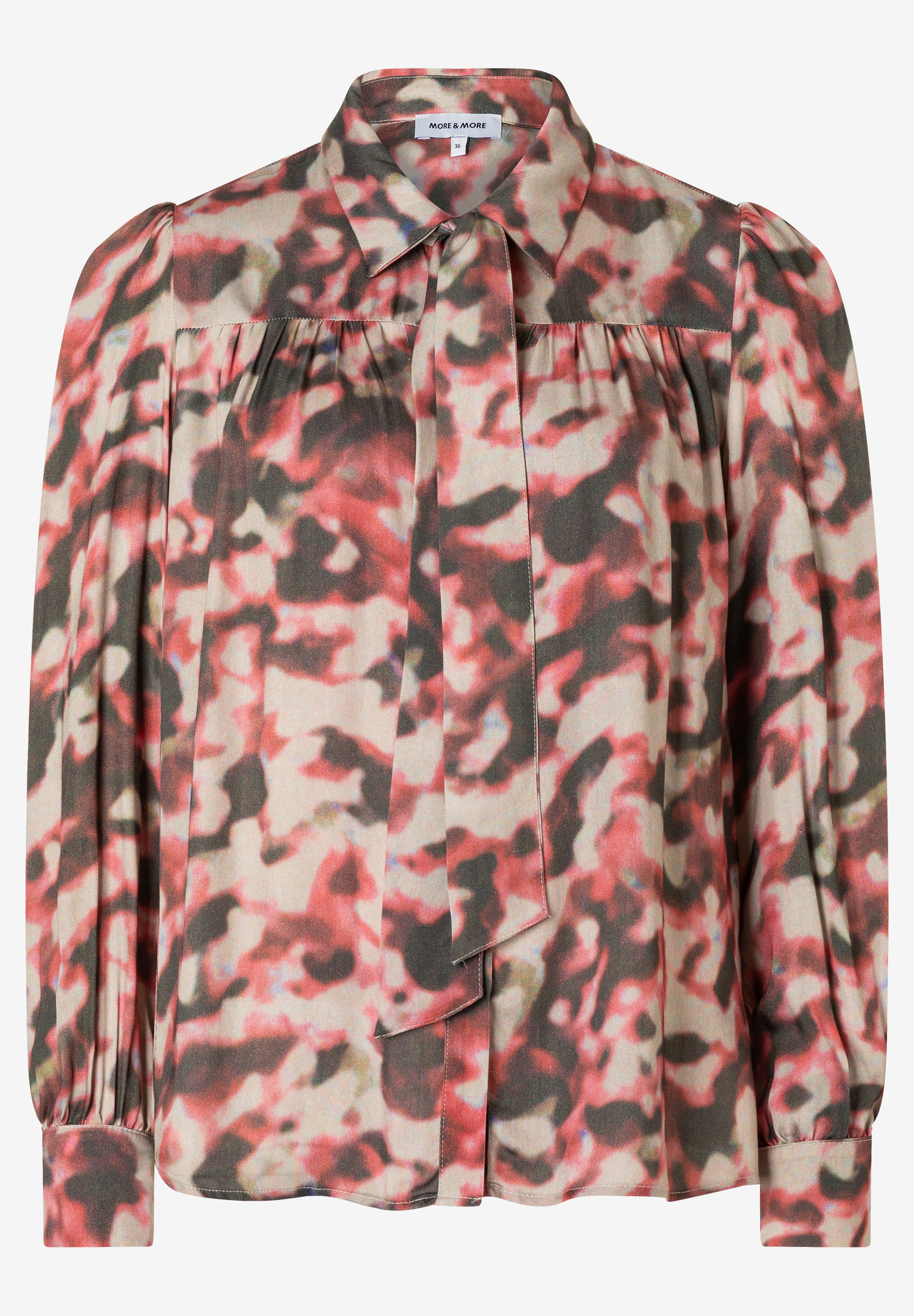 Eine MORE & MORE Bluse mit abstraktem Muster und Bindeband am Kragen, lange Ärmel mit Bündchen. Eine MORE & MORE Bluse mit abstraktem Muster und Bindeband am Kragen, lange Ärmel mit Bündchen.