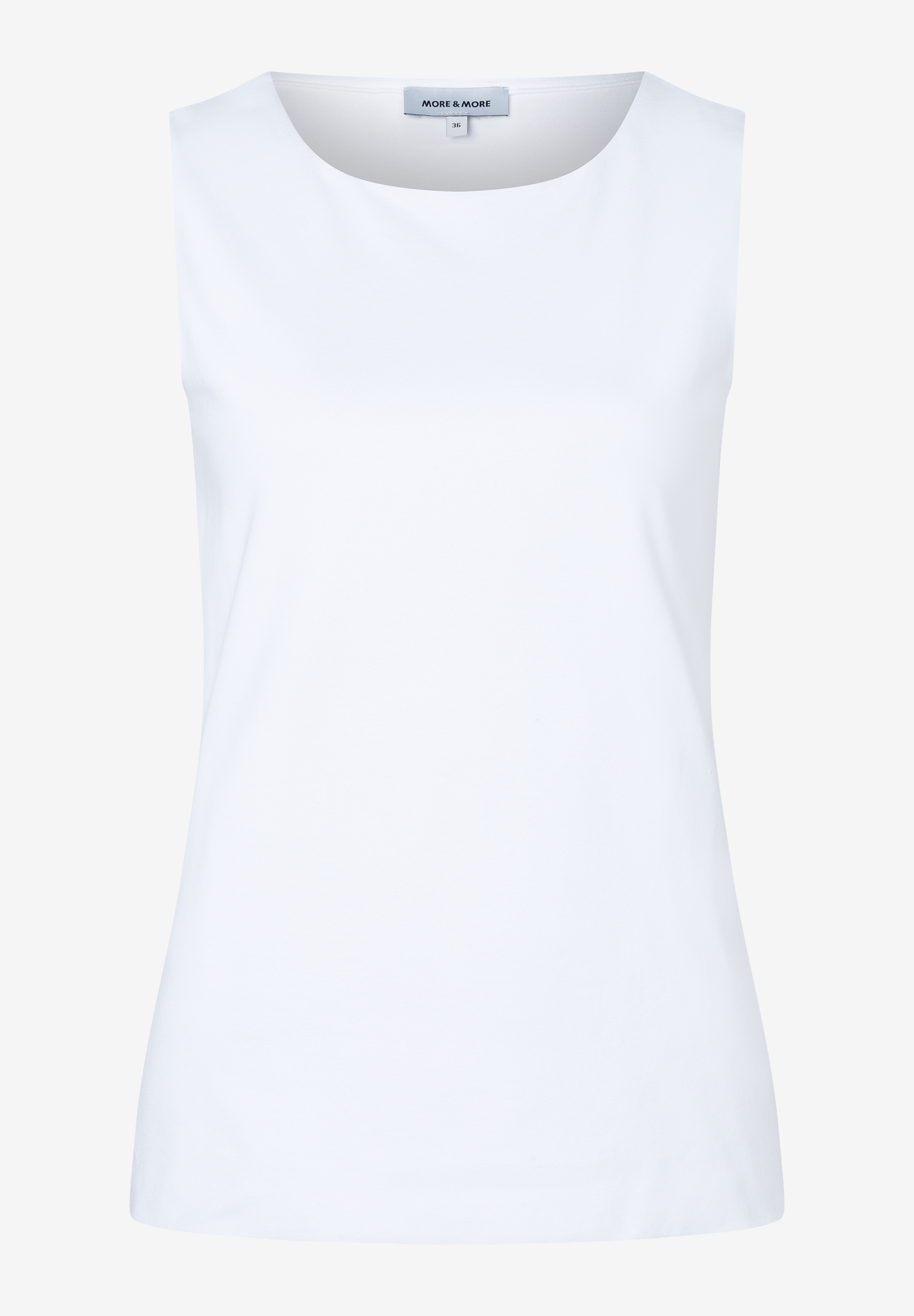 Ein ärmelloses, weißes MORE & MORE Top aus Jersey mit Rundhalsausschnitt. Ein ärmelloses, weißes MORE & MORE Top aus Jersey mit Rundhalsausschnitt.