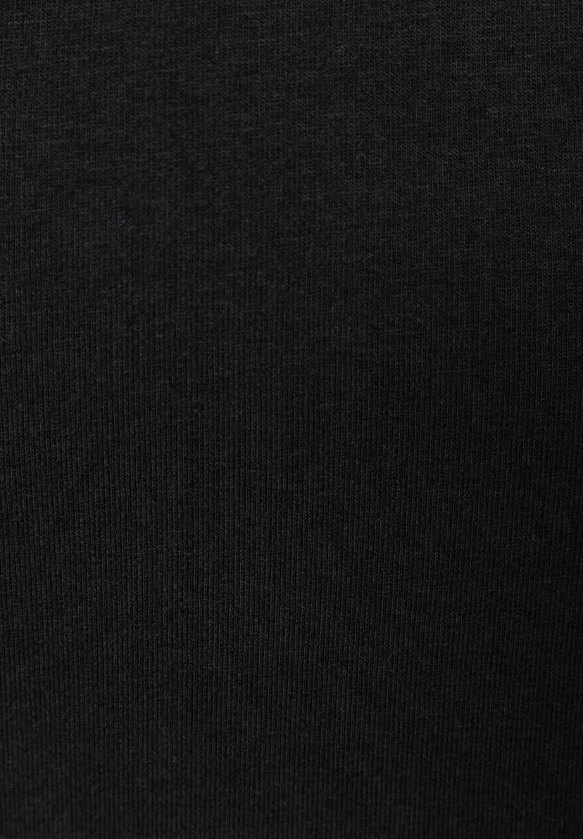 Detailaufnahme eines schwarzen Jersey-Stoffs von MORE & MORE, der Komfort und Elastizität verspricht. Detailaufnahme eines schwarzen Jersey-Stoffs von MORE & MORE, der Komfort und Elastizität verspricht.