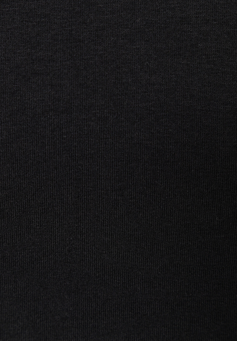 Detailaufnahme eines schwarzen Jersey-Stoffs von MORE & MORE, der Komfort und Elastizität verspricht. Detailaufnahme eines schwarzen Jersey-Stoffs von MORE & MORE, der Komfort und Elastizität verspricht.