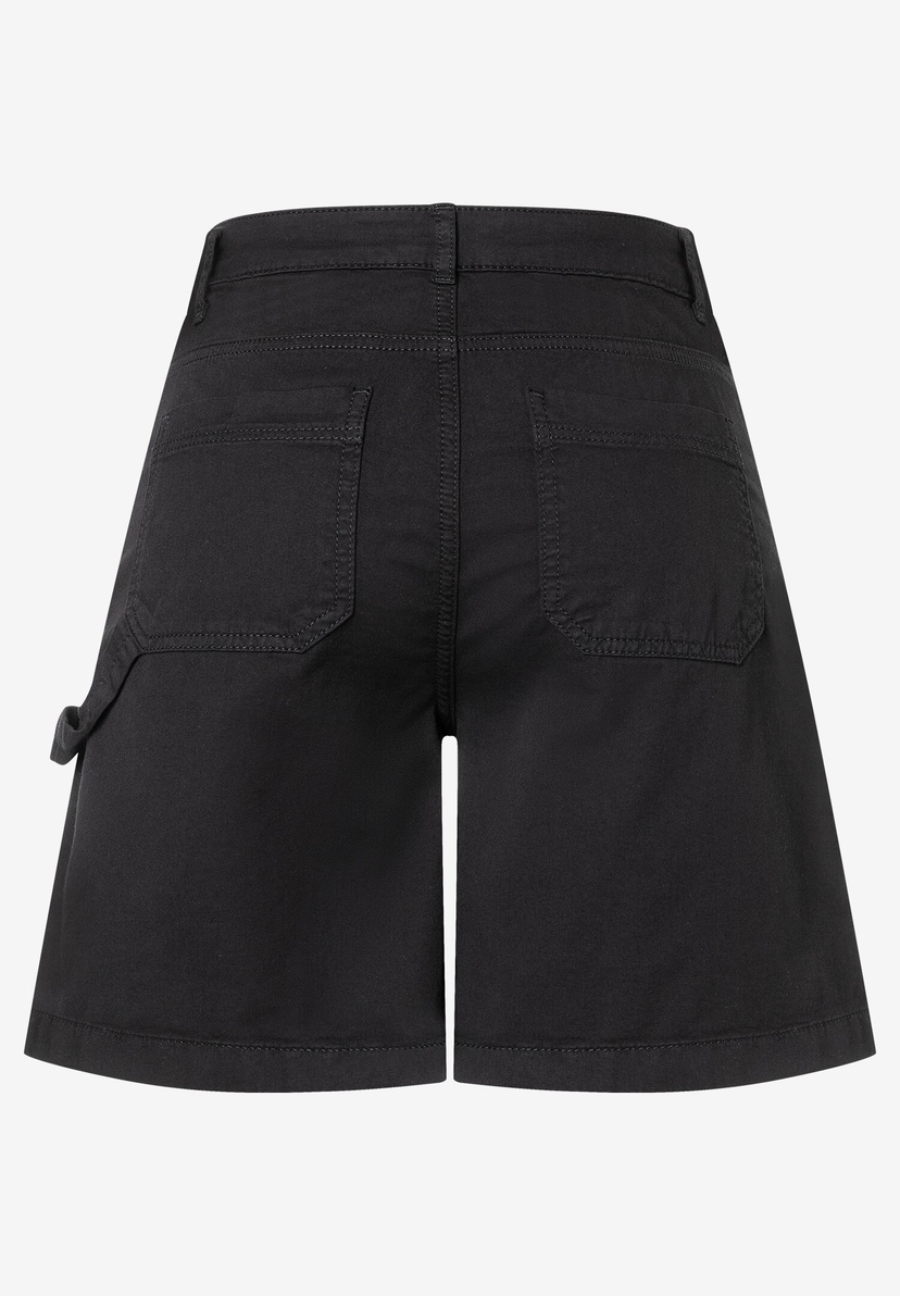 Schwarze MORE & MORE Hose aus Baumwollmischung von hinten mit zwei aufgesetzten Taschen. Schwarze MORE & MORE Hose aus Baumwollmischung von hinten mit zwei aufgesetzten Taschen.